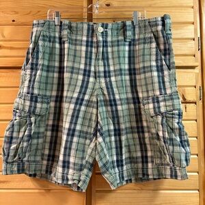 Men’s Polo by Ralph Lauren Green and Blue Plaid Cargo Shorts, Size 38
